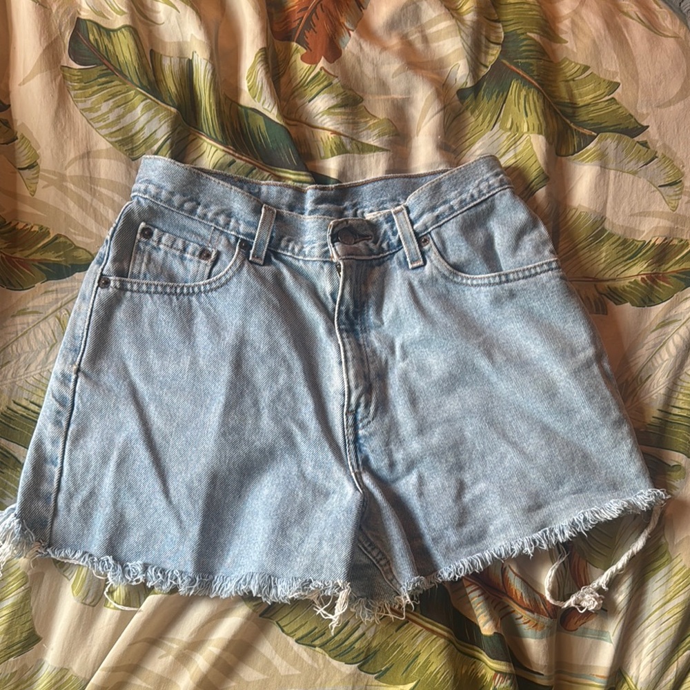 Vintage Levi High Rise Cut-offs